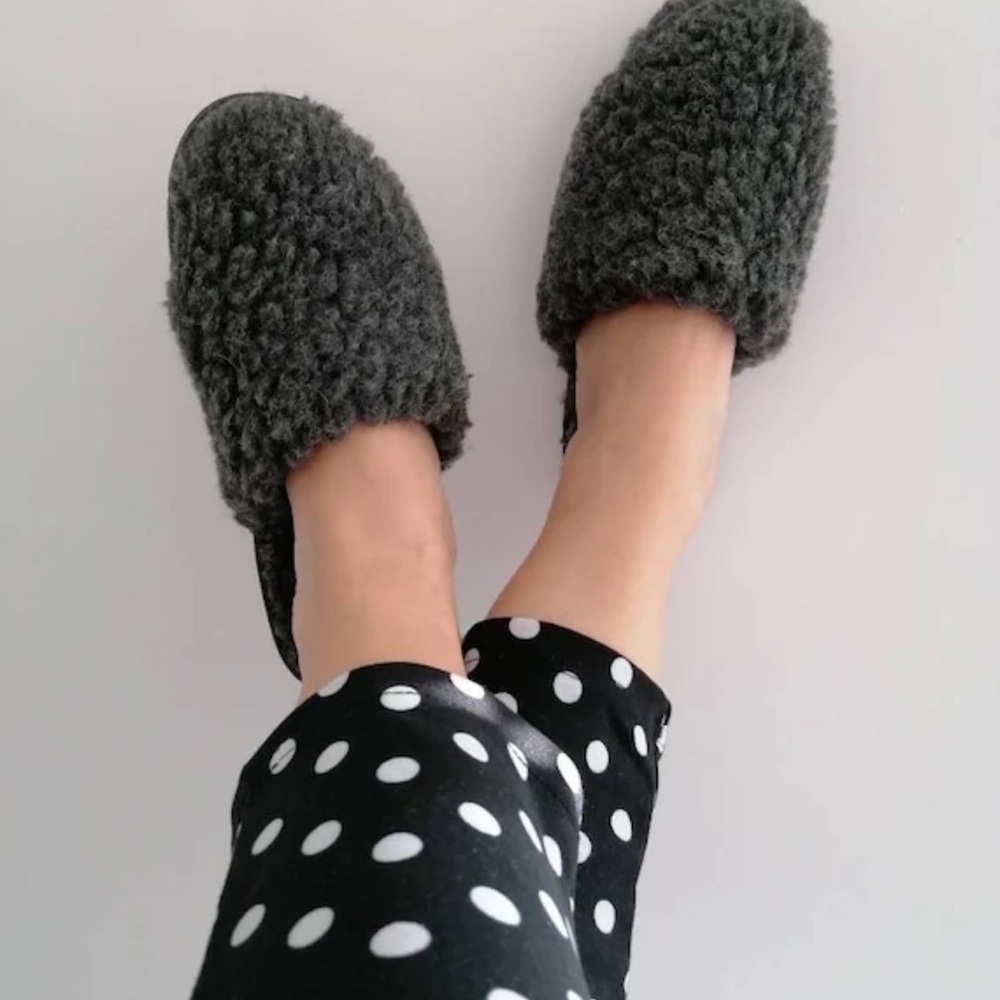Universal Thread Slippers Womens 7.5 Margot Mules Gray Faux Fur Comfort Slip On